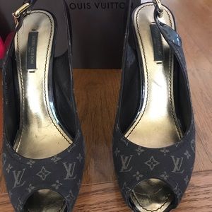Louis Vuitton Signature  Slingback Heels
